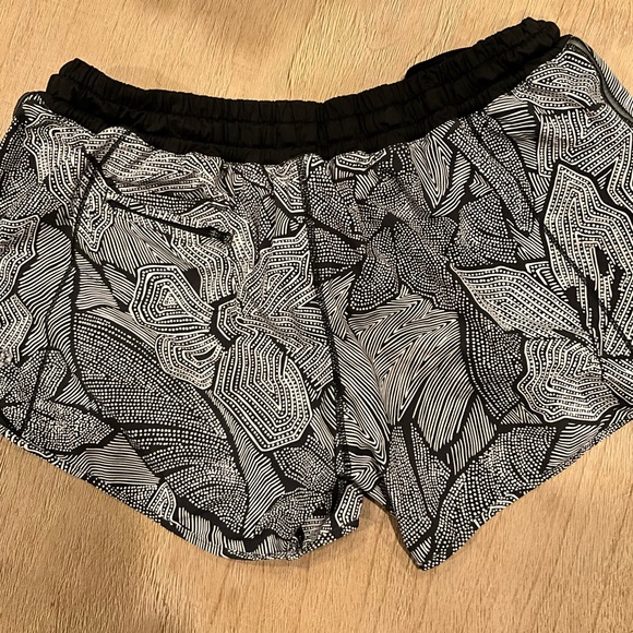 Lululemon Athletica Shorts- Size 12 - Picture 5 of 5